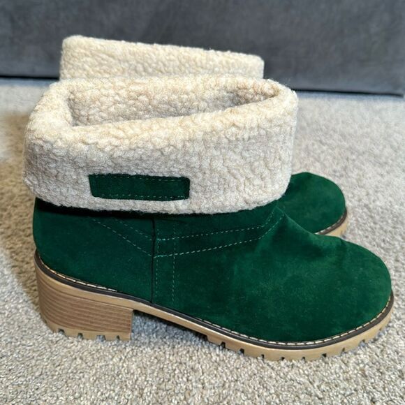 Women’s Green Short Chunky Block Heel Chelsea Boots Pull On Size 8.5 (42CN) NEW - Picture 4 of 14